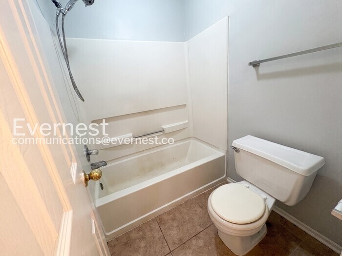 Building Photo - 6230 Somerset Dr