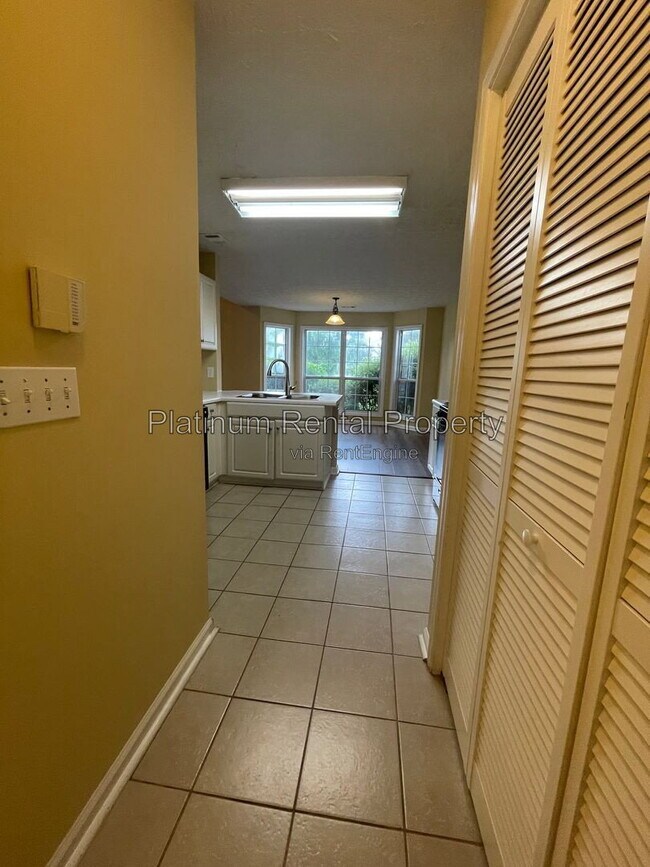 Building Photo - 810 Camelon Ct