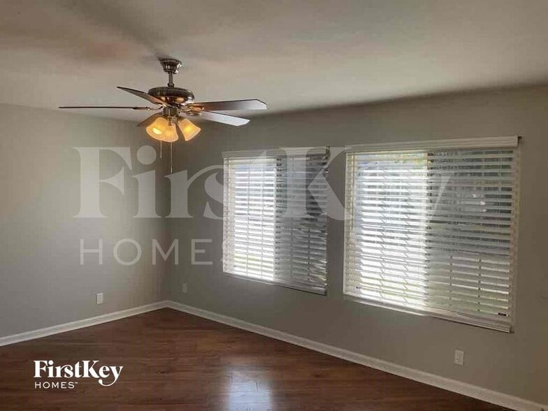 Building Photo - 235 N 22nd Pl