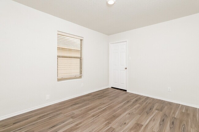 Building Photo - 8802 Scarlett Pl