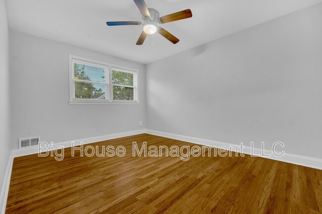 Building Photo - 1307 Dartmouth Ave