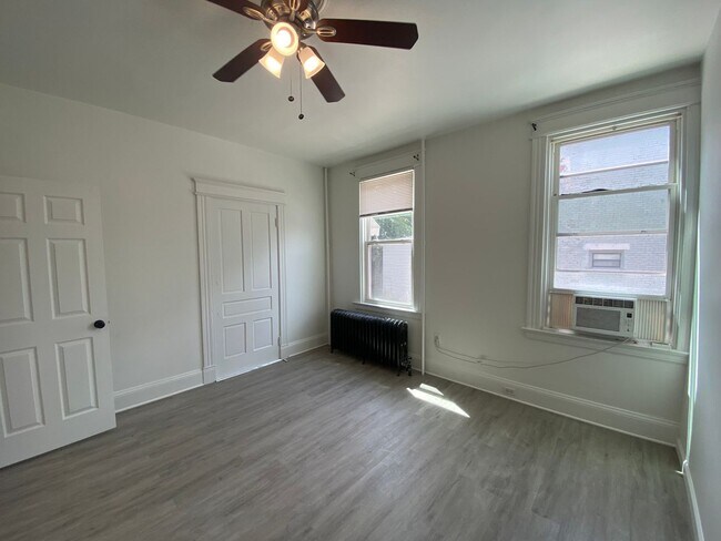 Building Photo - 2314 Victor St