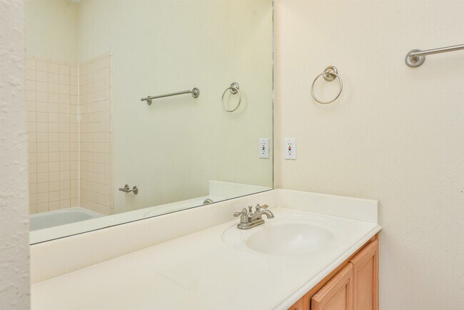 Building Photo - 717 Cedarwood Dr