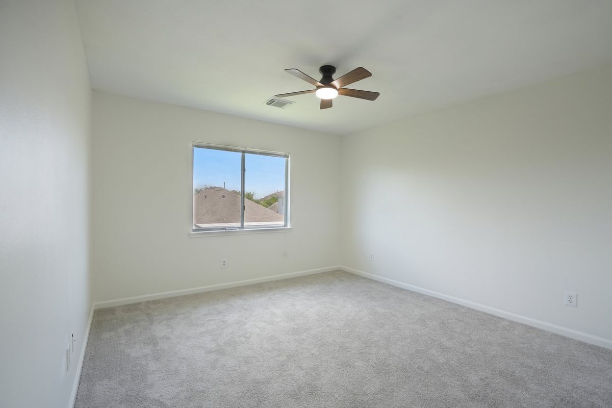 Building Photo - 4419 Crossvine Ave