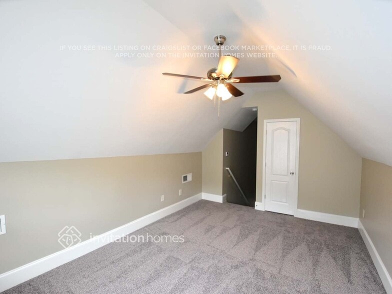 Building Photo - 302 Grandiflora Dr