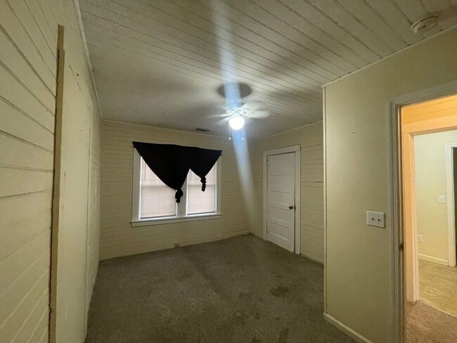 Building Photo - 2 Bed, 1 Bath House