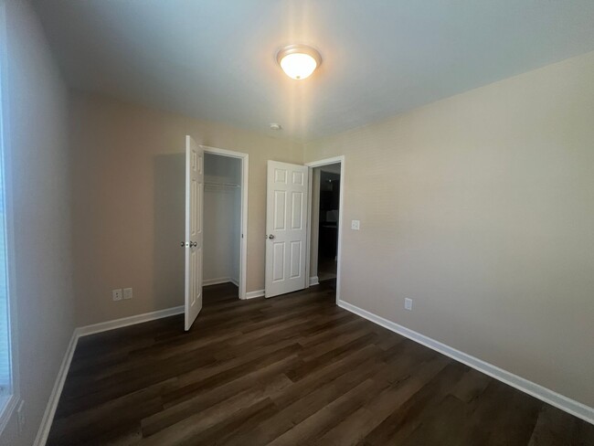 Building Photo - MOVE-IN SPECIAL! $200 off 1st full month's...