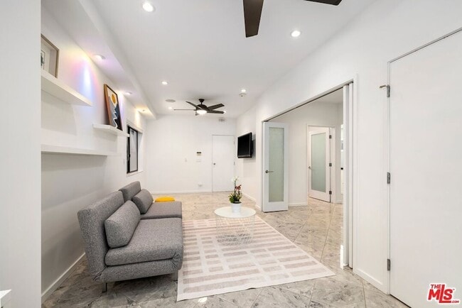 Building Photo - 3007 Ocean Front Walk