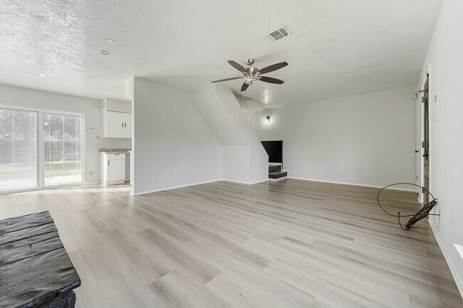 Building Photo - 15326 Peachmeadow Ln