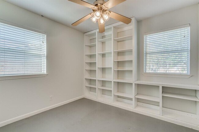 Building Photo - 8406 Stillwood Ln