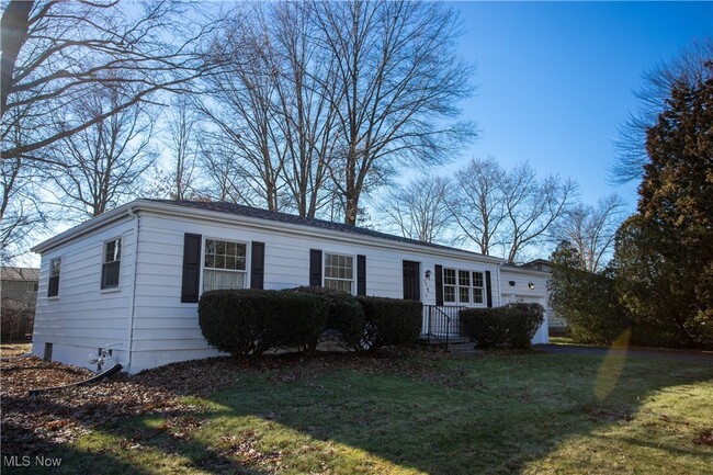 Building Photo - 3958 Fairlawn Heights Dr SE