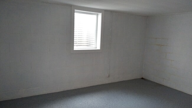 Building Photo - 725 N H St