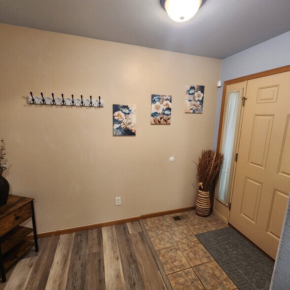 Building Photo - 371 Cardinal Ave