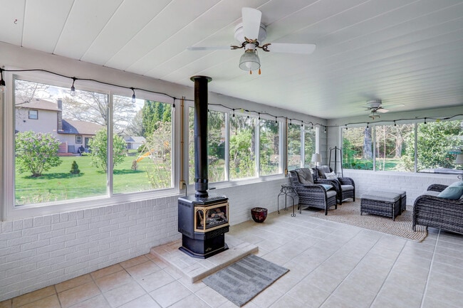 Building Photo - 1827 Larchmont Ln