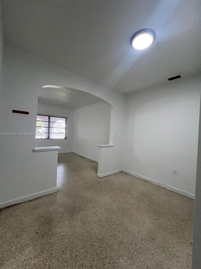 Building Photo - 301 NW 35th Ave