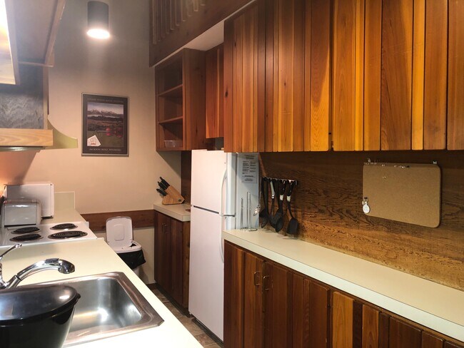 Building Photo - 3865 S Lake Creek Dr