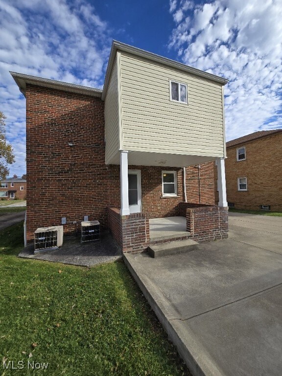 Building Photo - 2314 Westmoor Rd