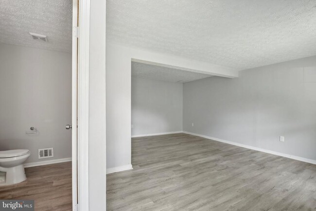 Building Photo - 7726 Mandan Rd