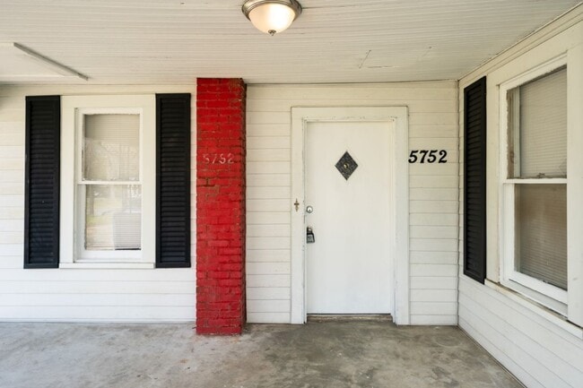 Building Photo - Rare Find Rock Creek – Space, Style & Storage!