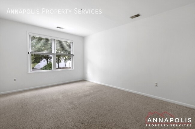 Building Photo - 10 Greystone Ct