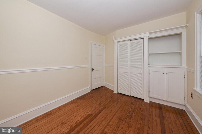 Building Photo - 21 E Abington Ave