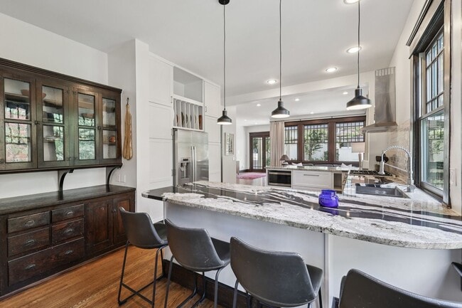 Building Photo - Beautiful Historic 4BR/3BA Gem | Hillsboro...