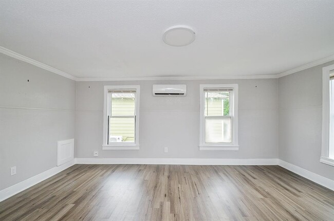 Building Photo - 1401 Collier St