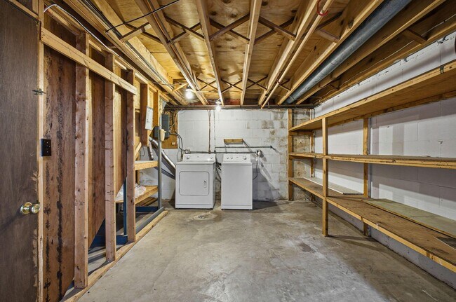 Building Photo - 4554 Sandringham Dr