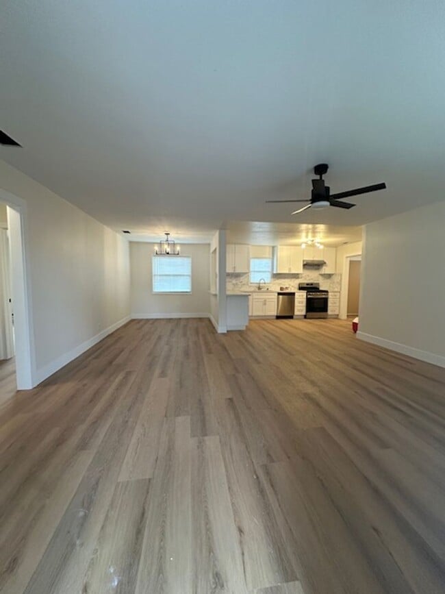 Building Photo - Beautiful newly renovated home