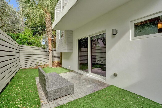 Building Photo - North Ocean Boulevard, Pompano Beach, FL 33062 - 4 BR 3.5 BA townhouse