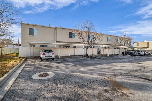 Building Photo - Spacious 4BR End-Unit Townhome | Low-Maintenance HOA Living