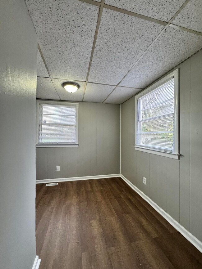 Building Photo - 790 Allendale Dr