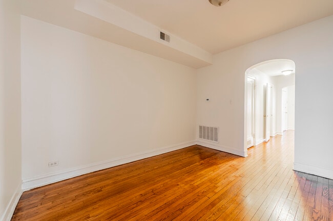 Building Photo - 7831 S Kingston Ave