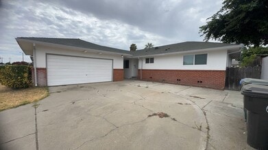 Building Photo - Manteca Home - 3 bedroom 1.5 bathroom