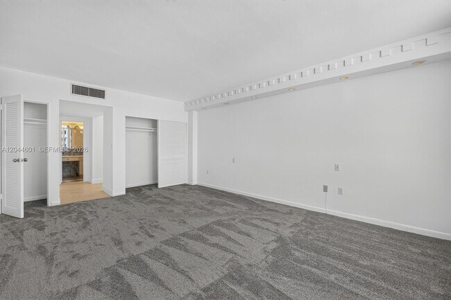 Building Photo - 5001 Collins Ave