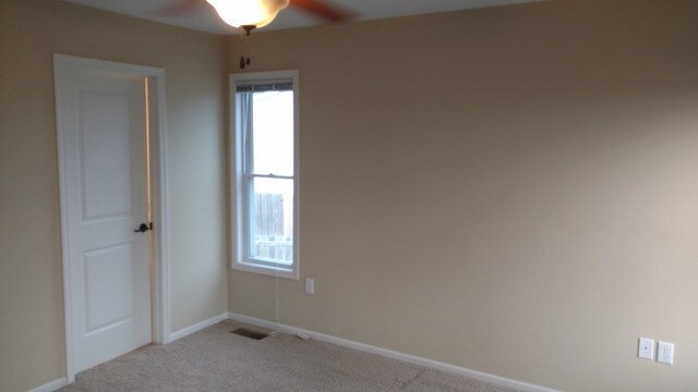 Building Photo - 4 bedroom, 3 bath home on quiet Cul-de-sac...