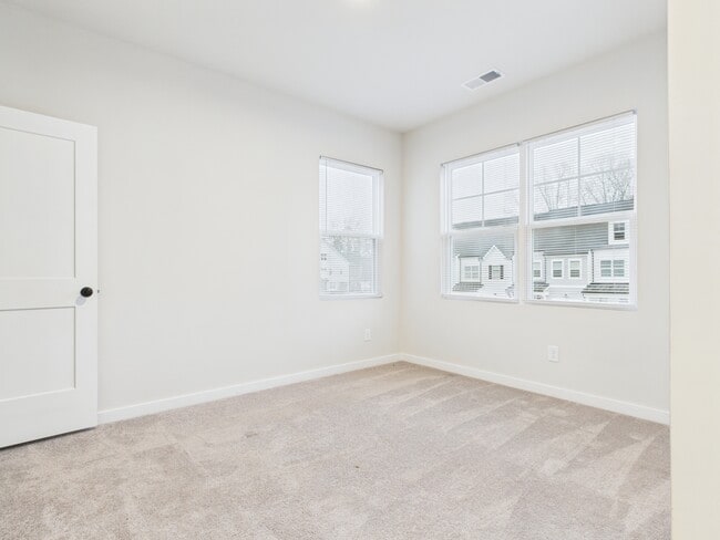 Building Photo - 9529 Munsing Dr