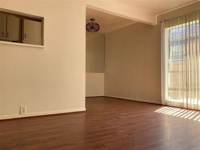 Building Photo - 2001 Branard St