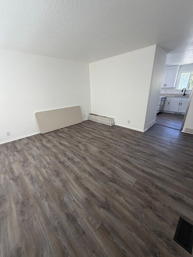 Building Photo - Gorgeous South Jordan Home!!!