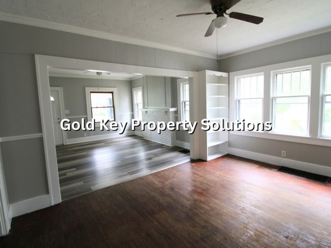 Building Photo - Spacious 3 BR 1 BA House with Dining Room and Fenced Backyard. (SECTION 8 APPROVED)