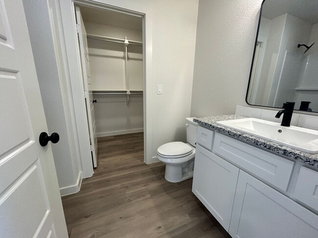 Building Photo - Brand new 3Bed/2Bath Available