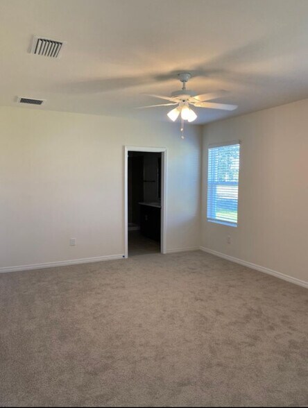 Building Photo - 1207 SW Embers Ter