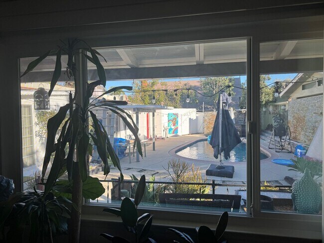 Building Photo - Spacious 3BR House in Woodland Hills