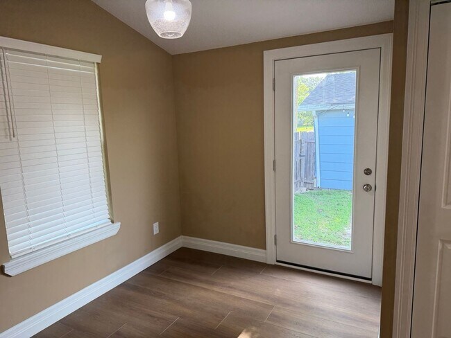 Building Photo - 3 Bedroom, 1 Bath , Oversized 2 Car Garage, Totally Remodeled