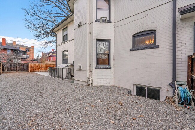 Building Photo - $2,080.95 - Charming 1 bed, 1 bath located in Denver with Bonus Flex Room!