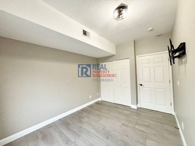 Building Photo - 5633 E Atlantic Pl