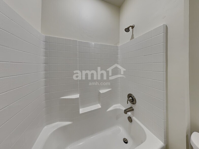 Building Photo - 3465 S Bartlett Ave