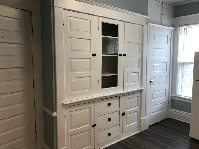 Building Photo - 128 Luton Ave SE