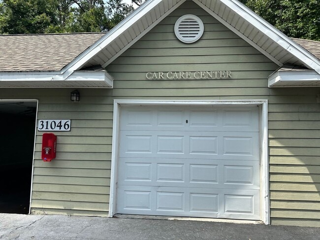 Building Photo - Gorgeous 2 bed/2 bath located in gated community!