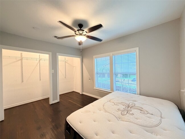 Building Photo - 8234 Bonner Dr